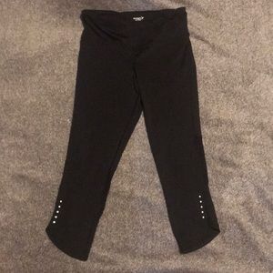 Old navy black cropped leggings!